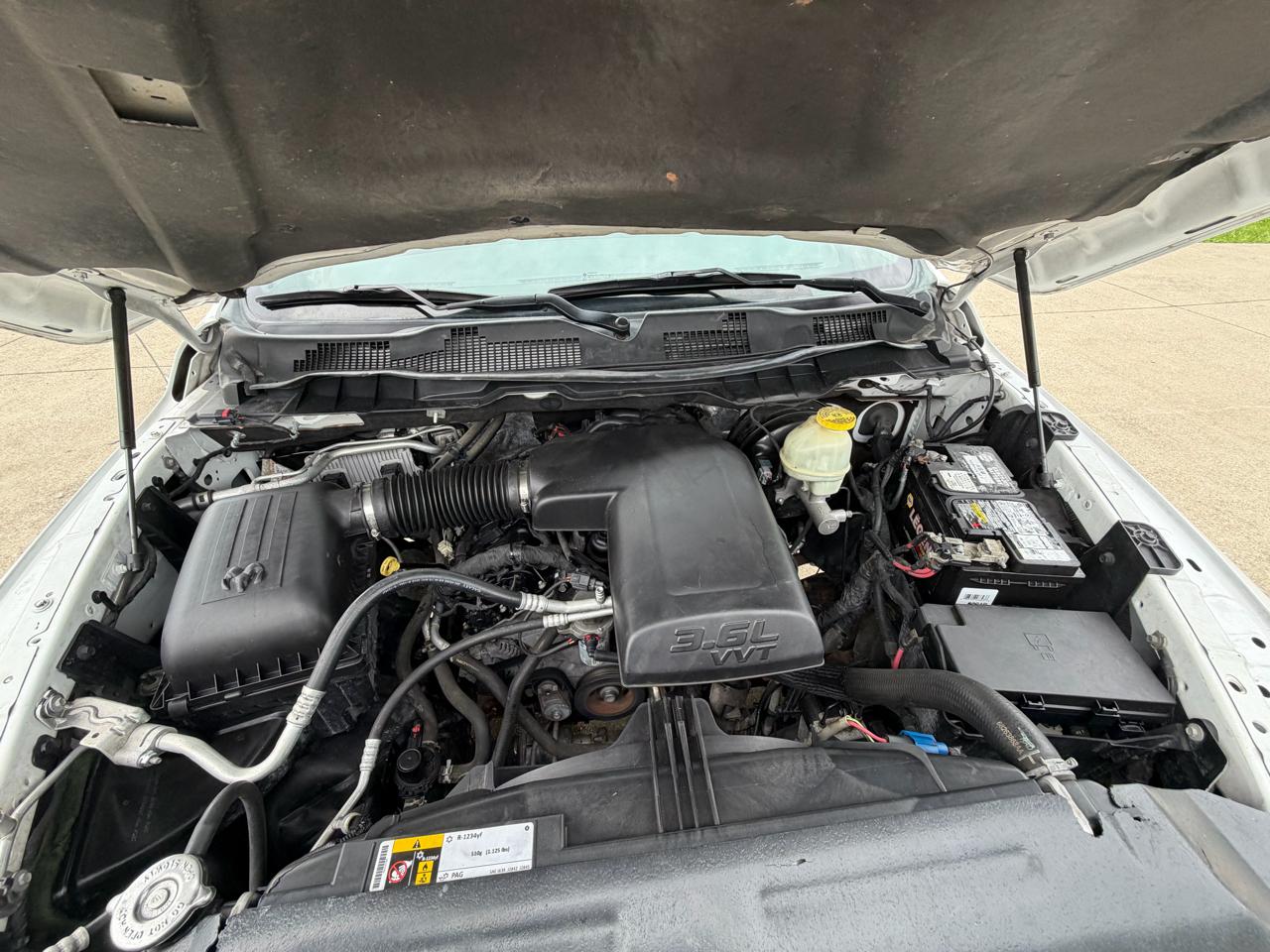 RAM 1500 SLT Quad Cab 4WD 2016