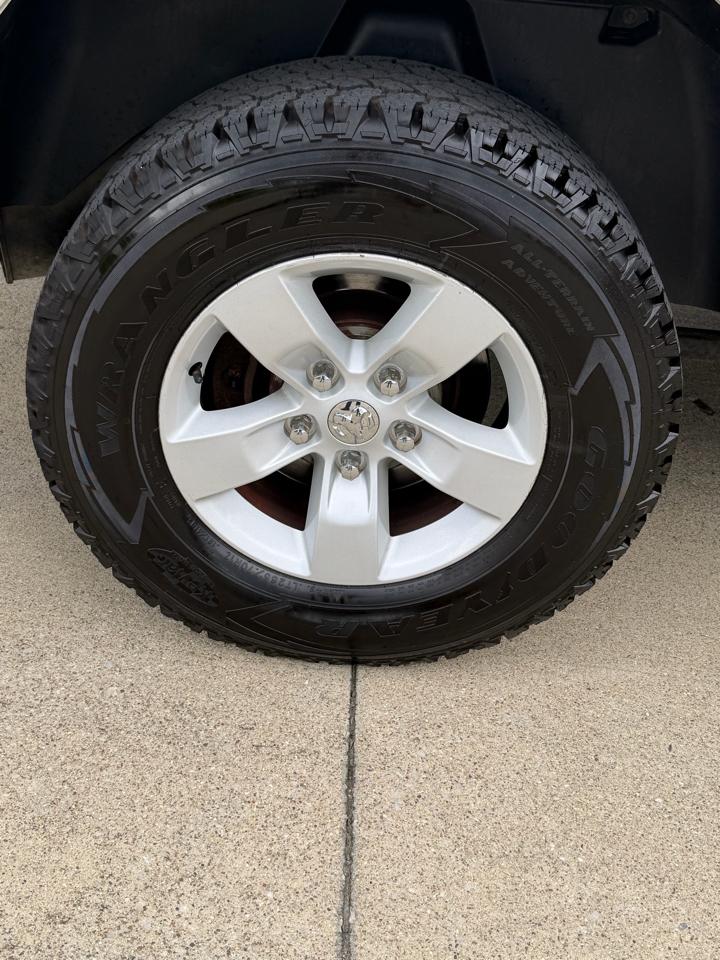 RAM 1500 SLT Quad Cab 4WD 2016