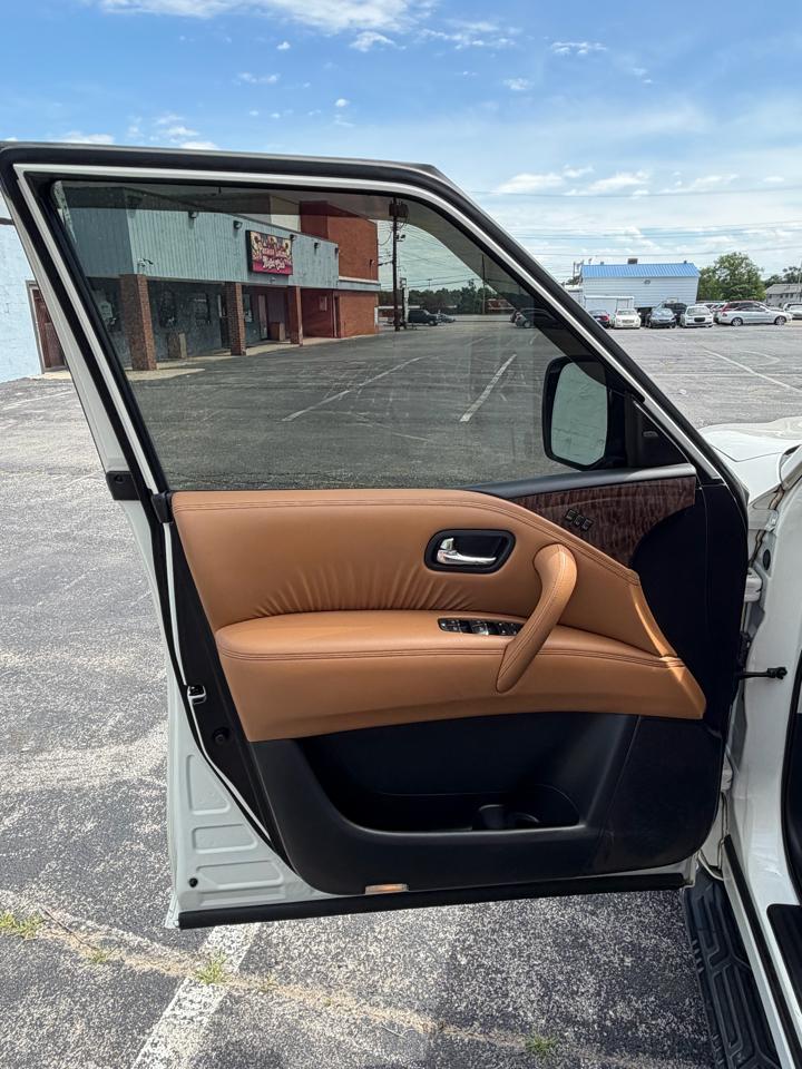 Nissan Armada Platinum AWD 2017