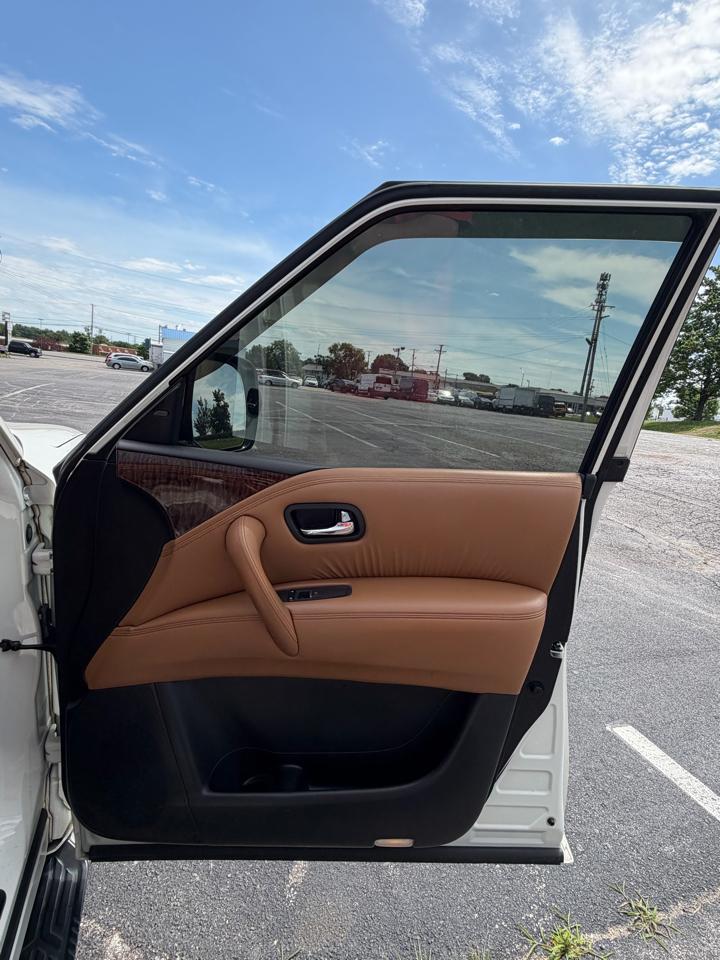 Nissan Armada Platinum AWD 2017