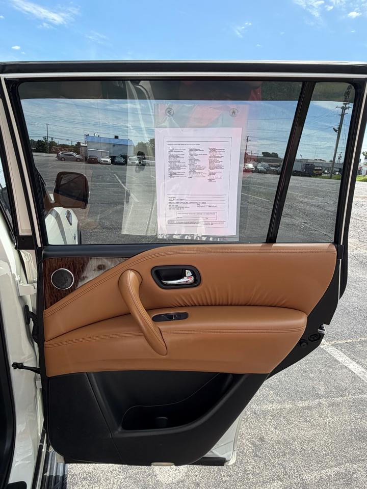 Nissan Armada Platinum AWD 2017