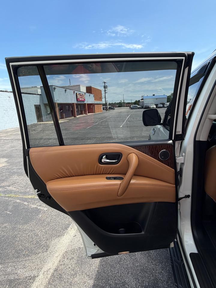 Nissan Armada Platinum AWD 2017