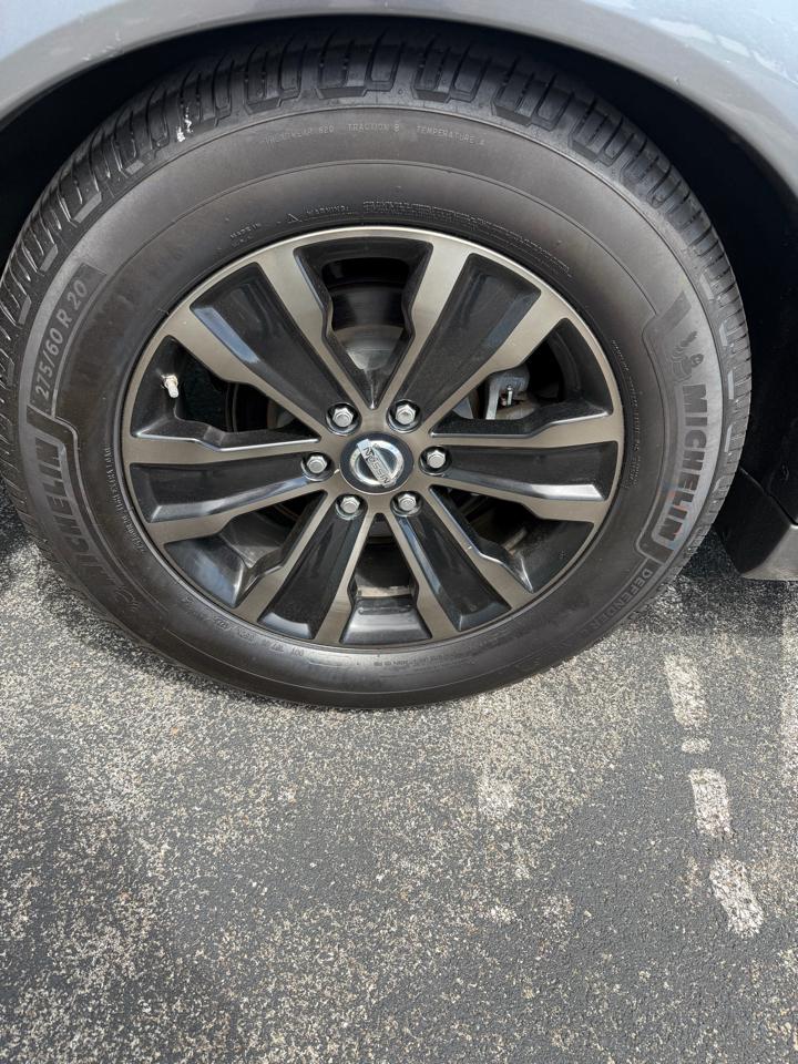 Nissan Armada Platinum AWD 2017
