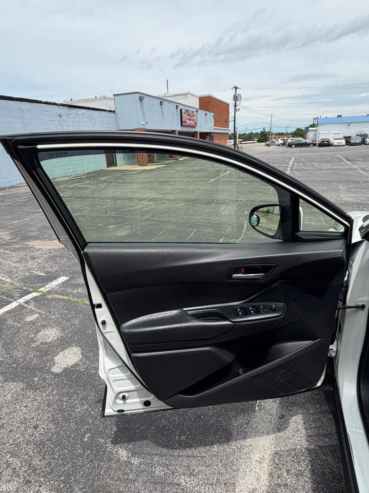 Toyota C-HR LE 2019