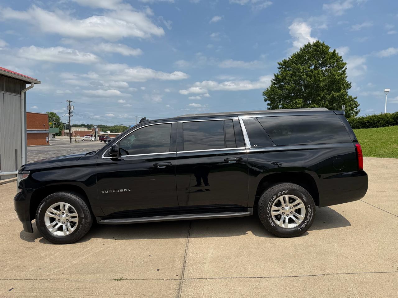 Chevrolet Suburban LT 4WD 2017