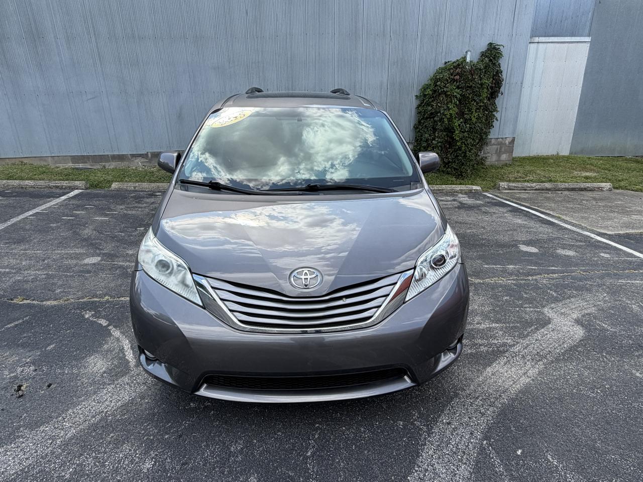 Toyota Sienna XLE FWD 8-Passenger V6 2015