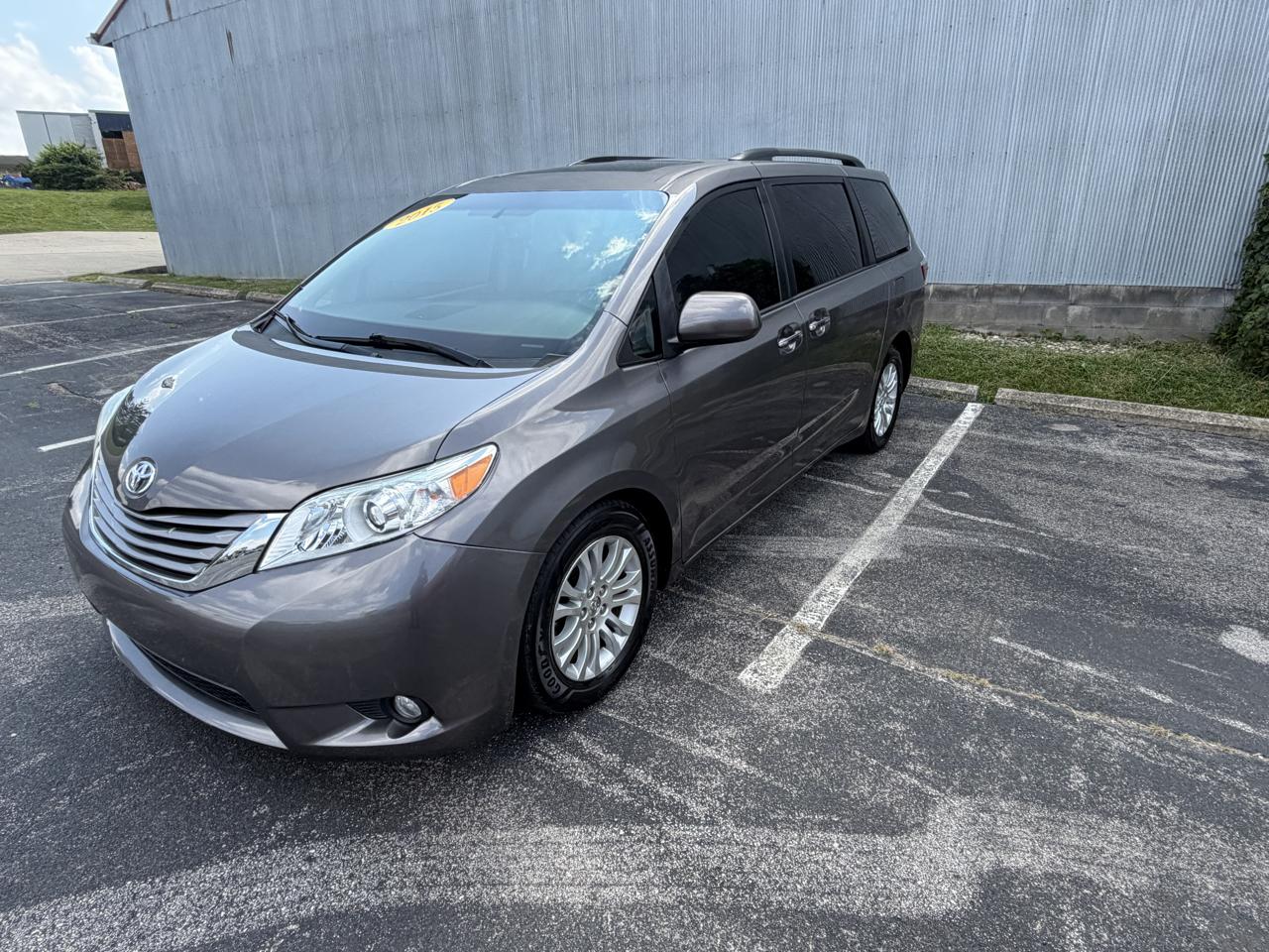 Toyota Sienna XLE FWD 8-Passenger V6 2015