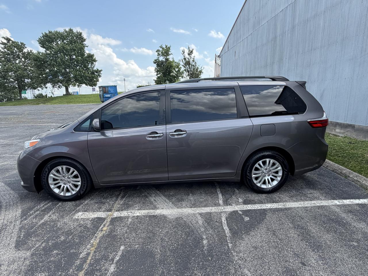 Toyota Sienna XLE FWD 8-Passenger V6 2015