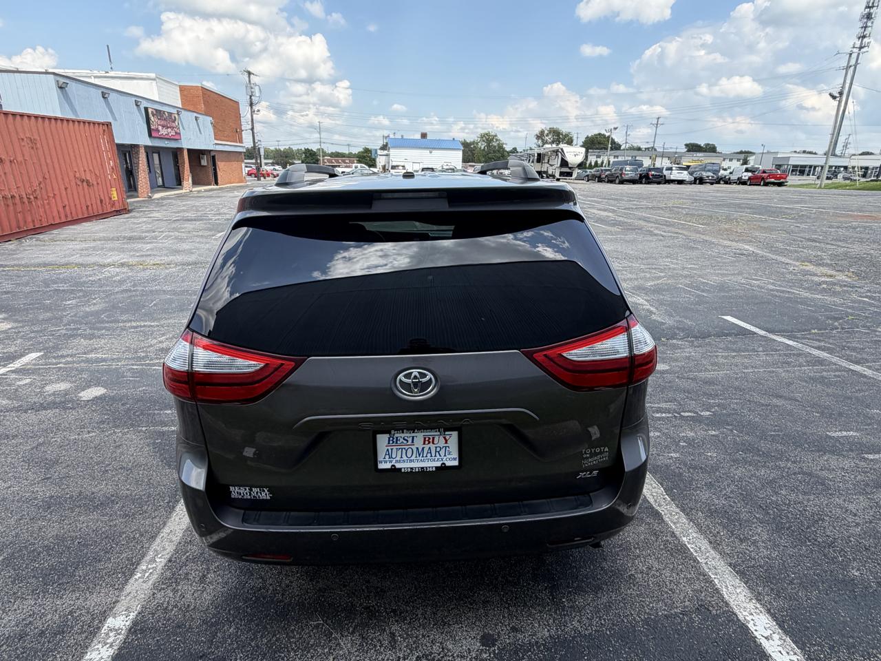Toyota Sienna XLE FWD 8-Passenger V6 2015