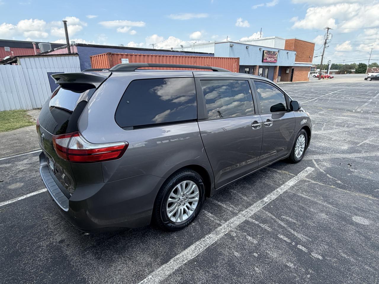 Toyota Sienna XLE FWD 8-Passenger V6 2015