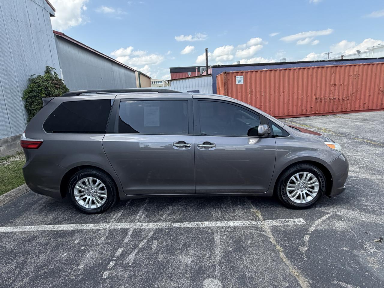 Toyota Sienna XLE FWD 8-Passenger V6 2015