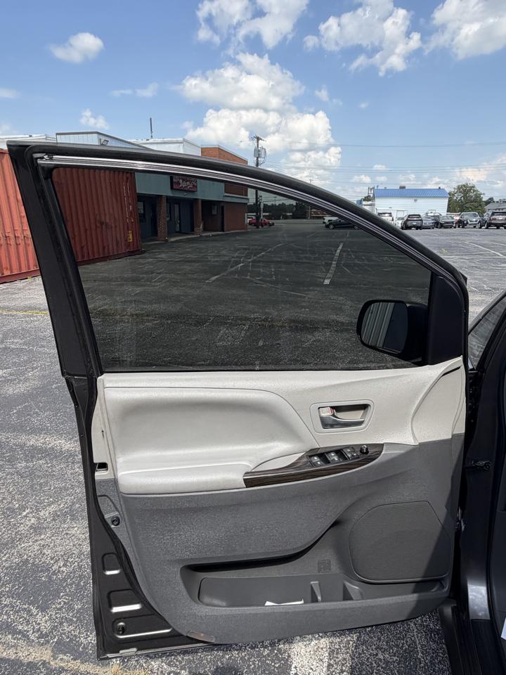 Toyota Sienna XLE FWD 8-Passenger V6 2015