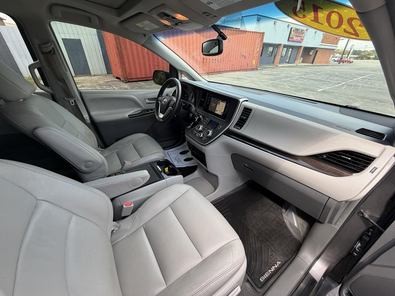 Toyota Sienna XLE FWD 8-Passenger V6 2015