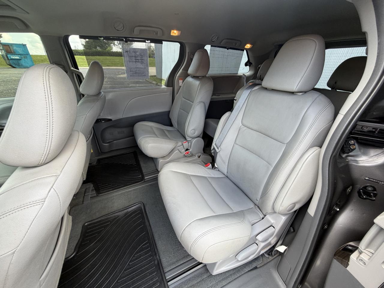 Toyota Sienna XLE FWD 8-Passenger V6 2015