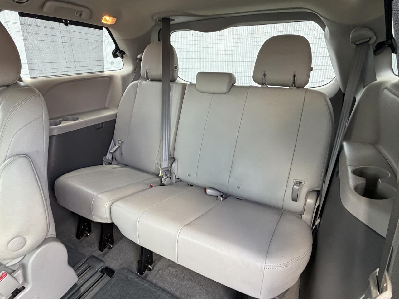 Toyota Sienna XLE FWD 8-Passenger V6 2015