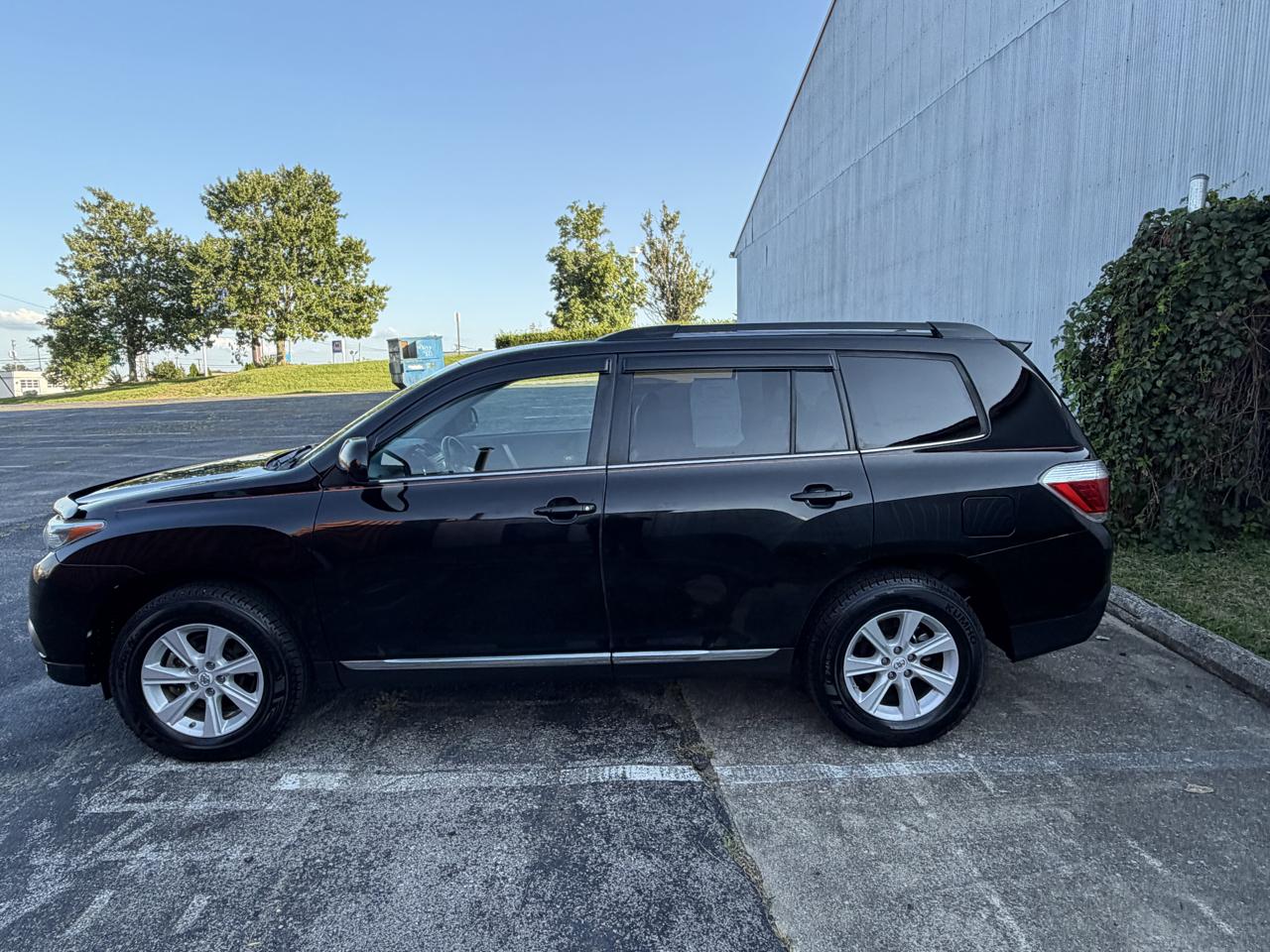 Toyota Highlander Base 4WD 2012