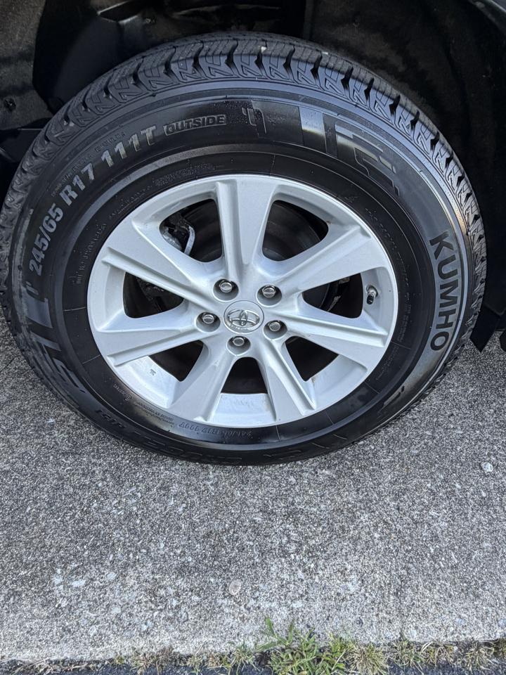 Toyota Highlander Base 4WD 2012