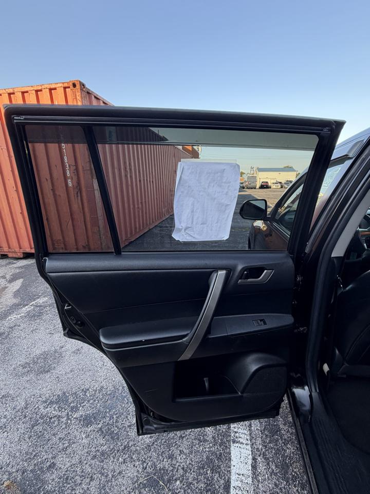 Toyota Highlander Base 4WD 2012