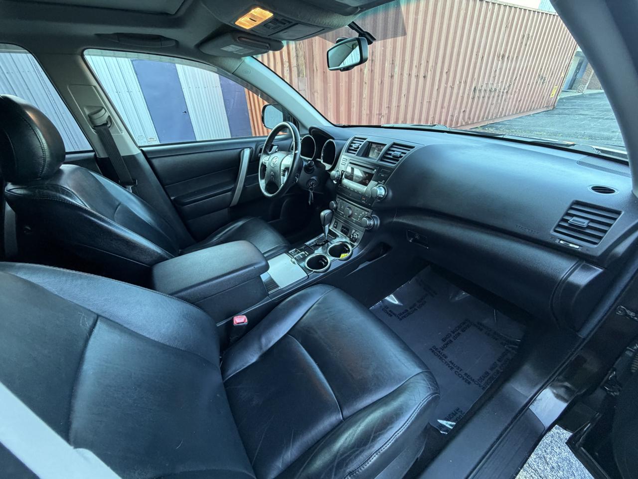 Toyota Highlander Base 4WD 2012
