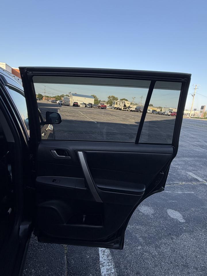 Toyota Highlander Base 4WD 2012