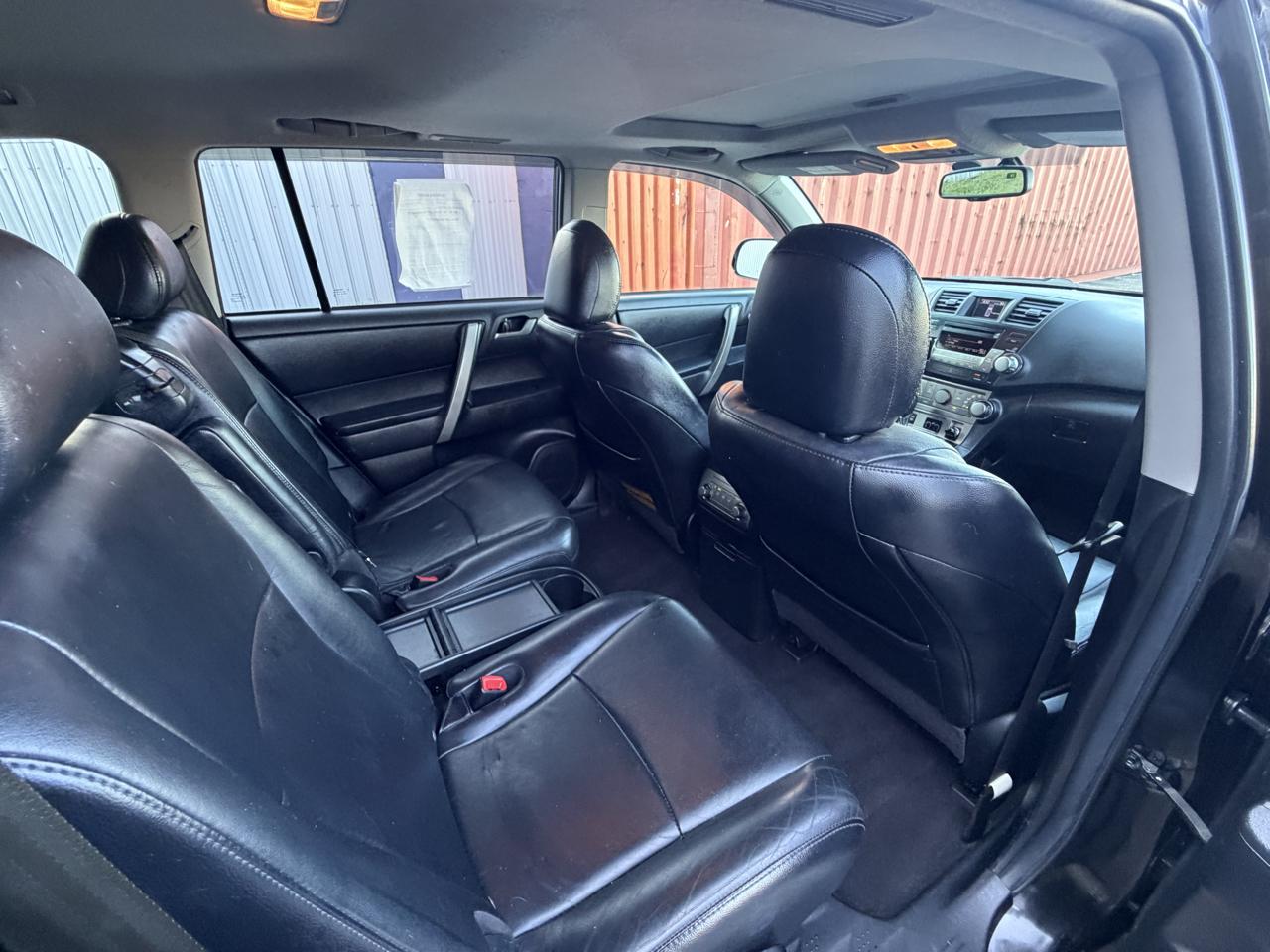Toyota Highlander Base 4WD 2012