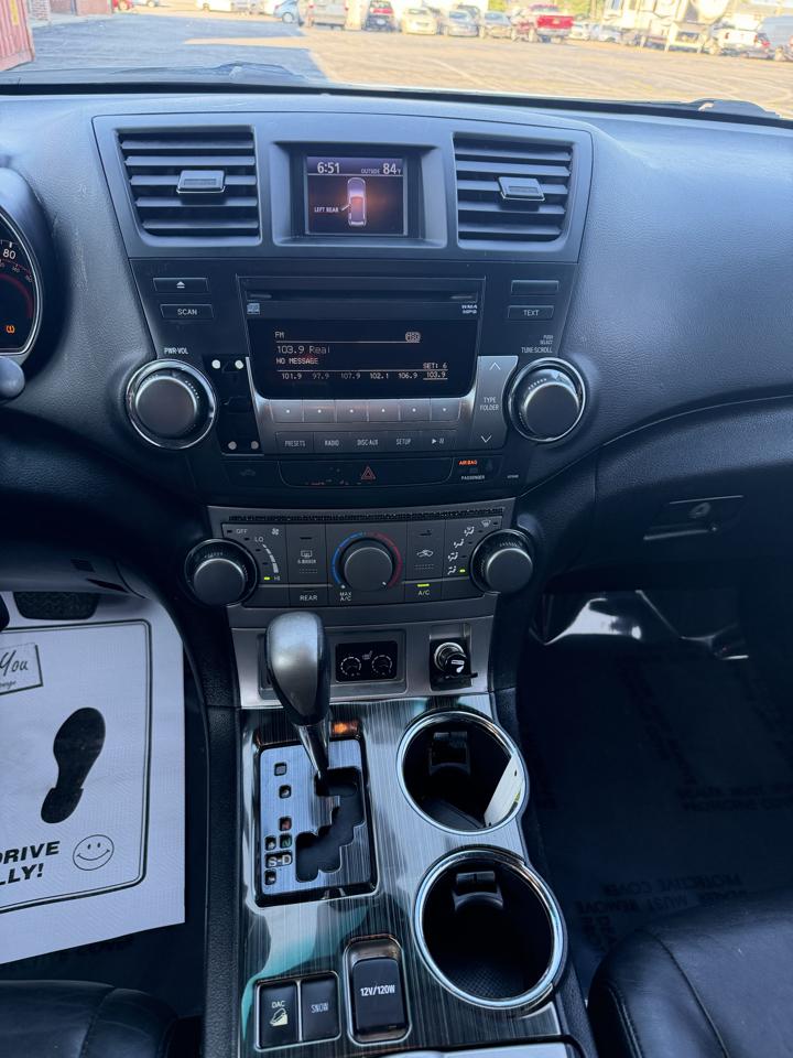 Toyota Highlander Base 4WD 2012