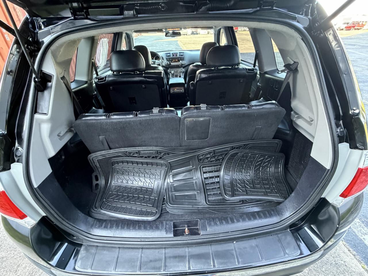 Toyota Highlander Base 4WD 2012