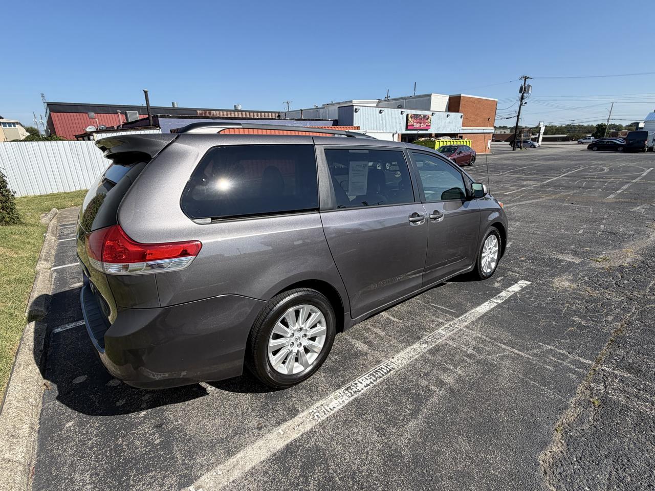 Toyota Sienna Limited AWD 7-Passenger V6 2014