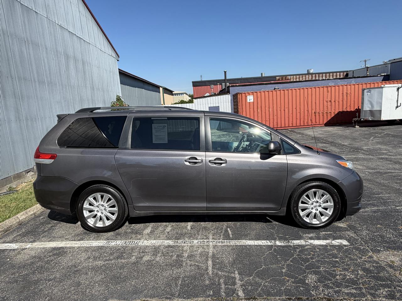 Toyota Sienna Limited AWD 7-Passenger V6 2014