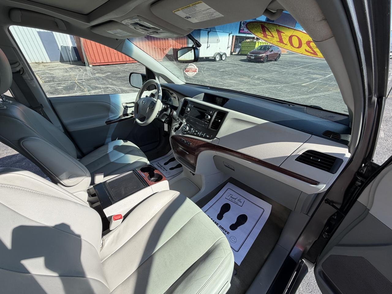 Toyota Sienna Limited AWD 7-Passenger V6 2014