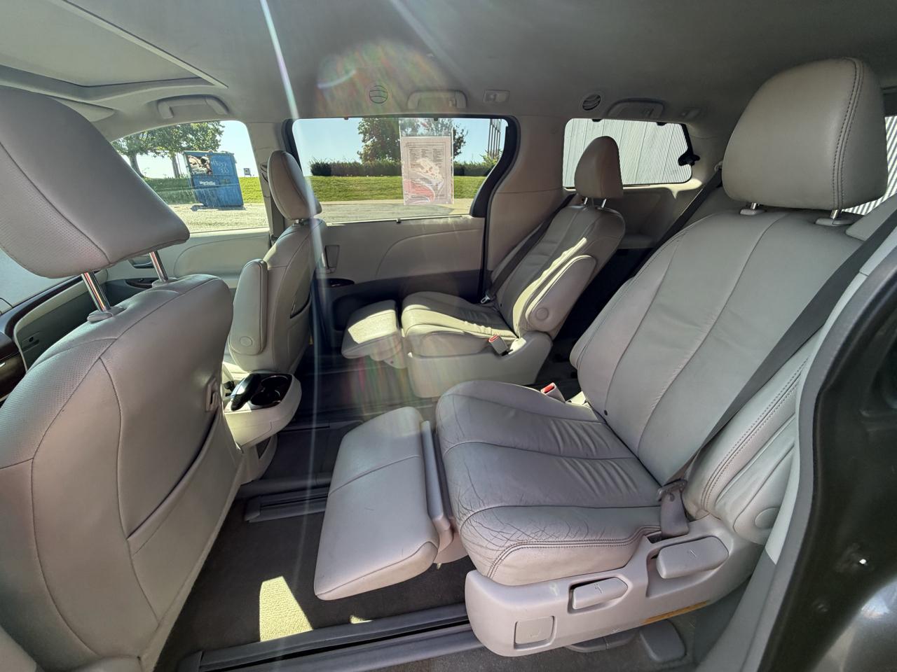 Toyota Sienna Limited AWD 7-Passenger V6 2014