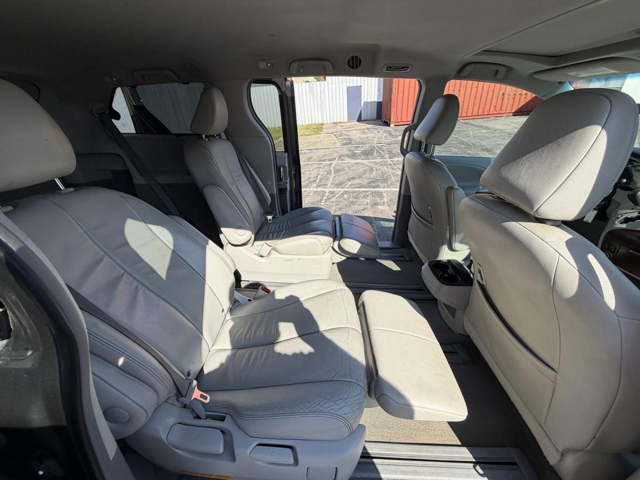 Toyota Sienna Limited AWD 7-Passenger V6 2014
