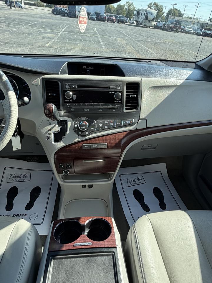 Toyota Sienna Limited AWD 7-Passenger V6 2014