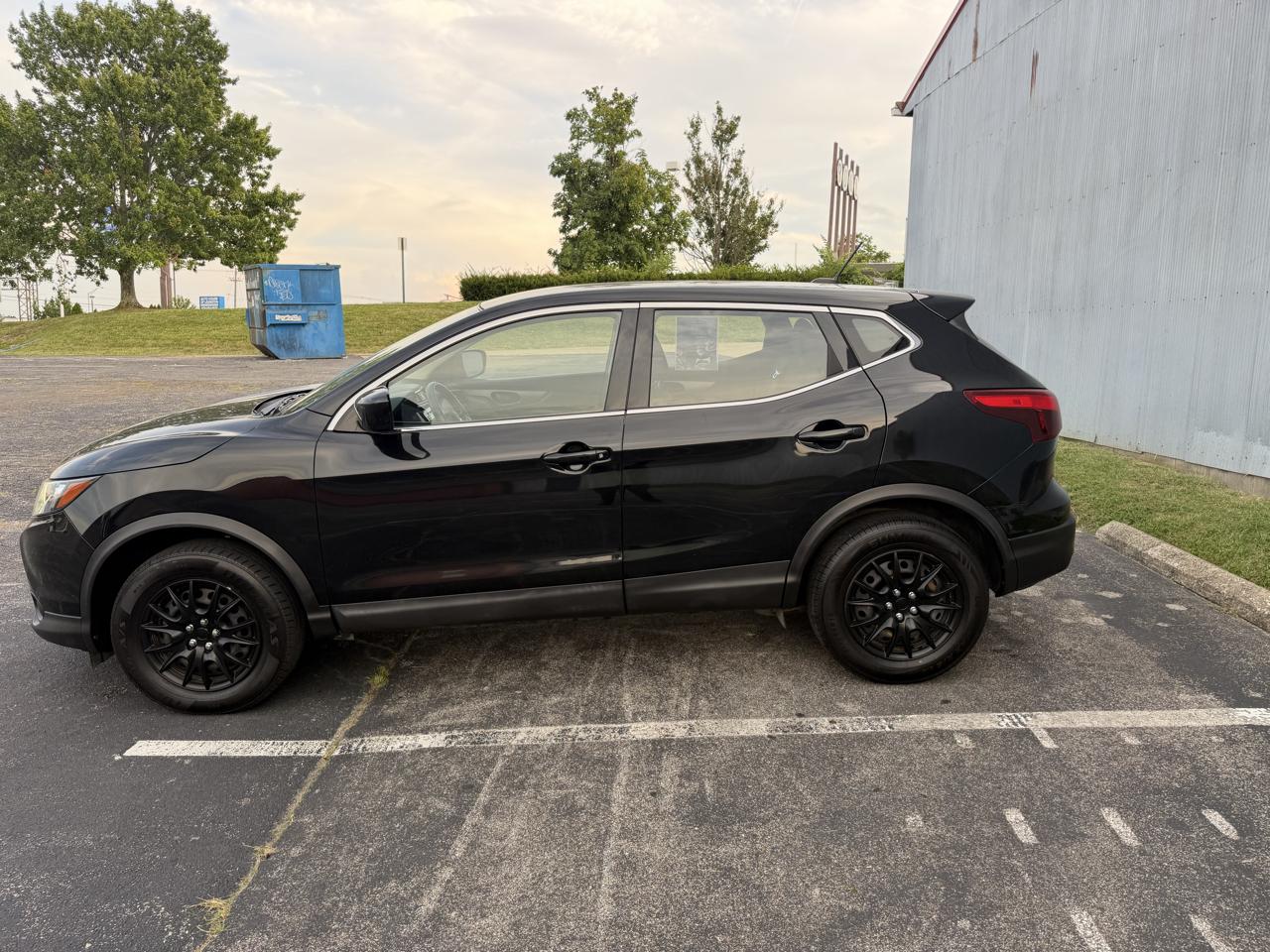 Nissan Rogue Sport S 2019