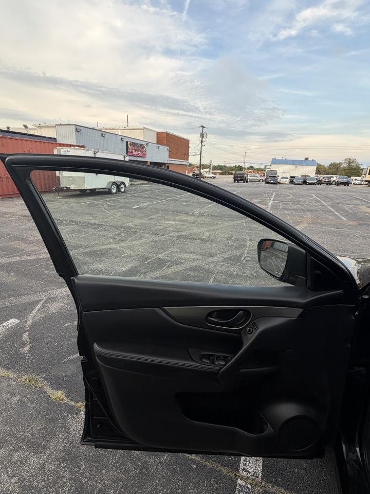 Nissan Rogue Sport S 2019