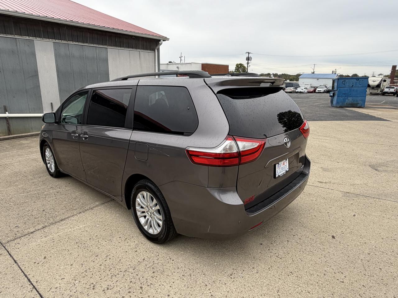 Toyota Sienna XLE FWD 8-Passenger V6 2016