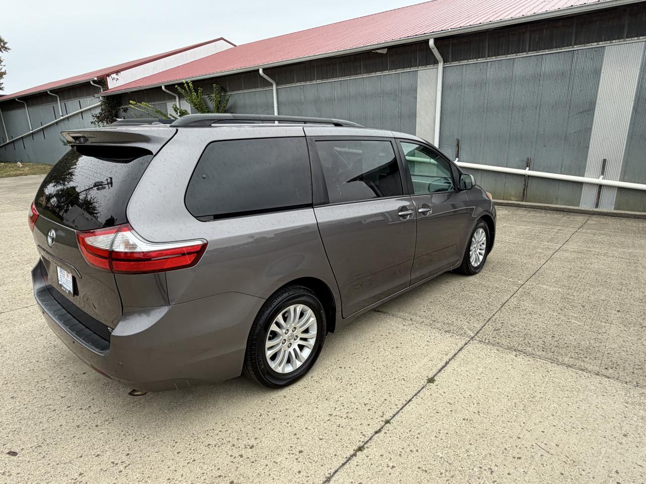 Toyota Sienna XLE FWD 8-Passenger V6 2016
