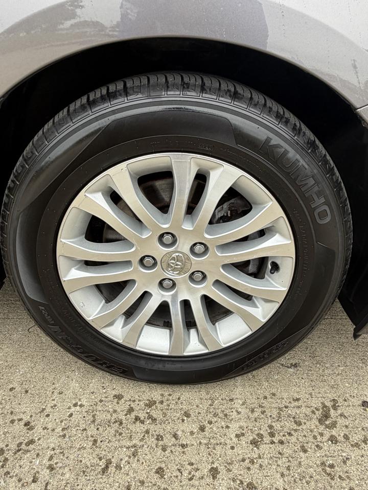 Toyota Sienna XLE FWD 8-Passenger V6 2016