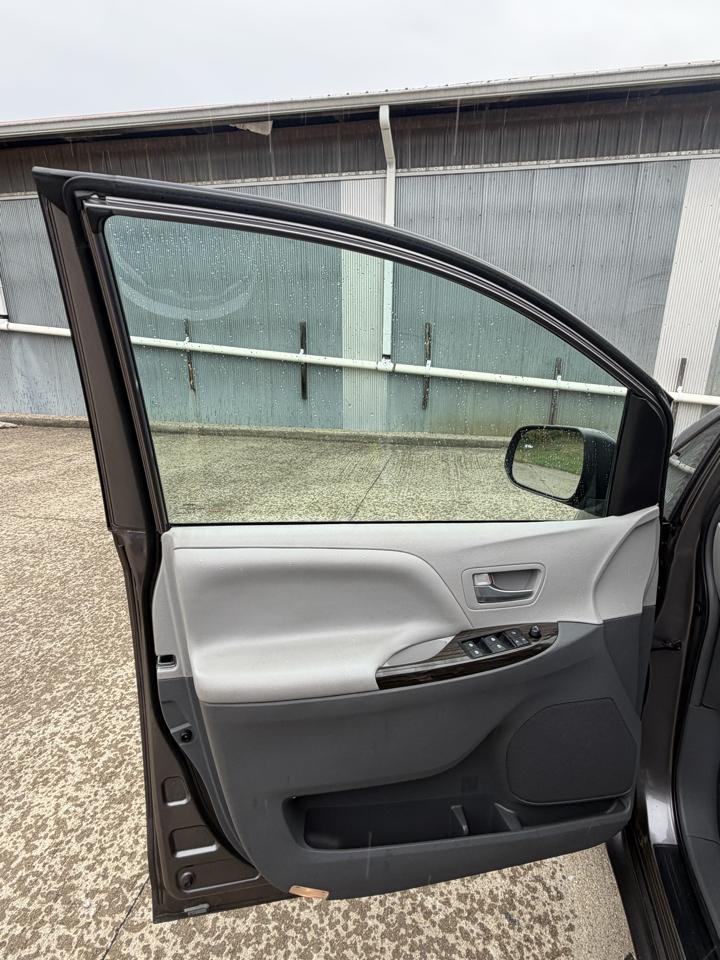 Toyota Sienna XLE FWD 8-Passenger V6 2016