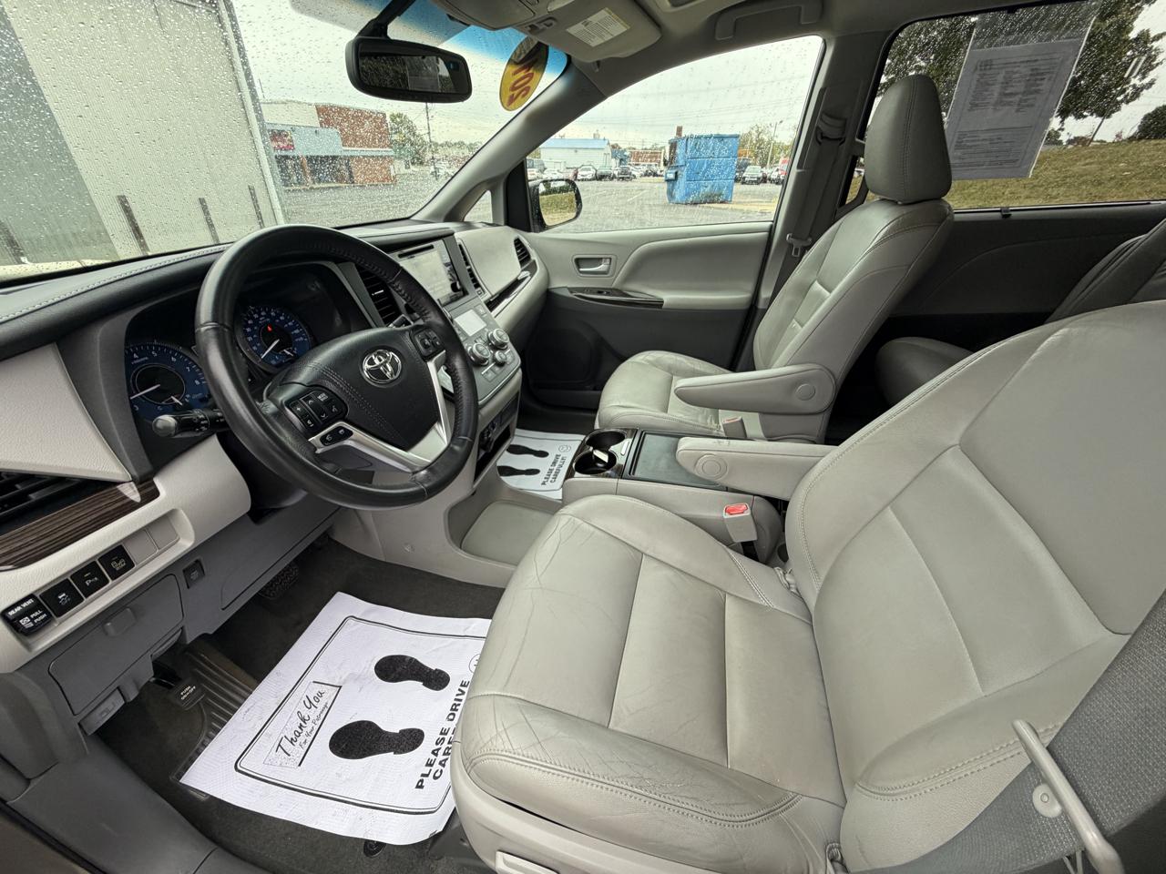 Toyota Sienna XLE FWD 8-Passenger V6 2016