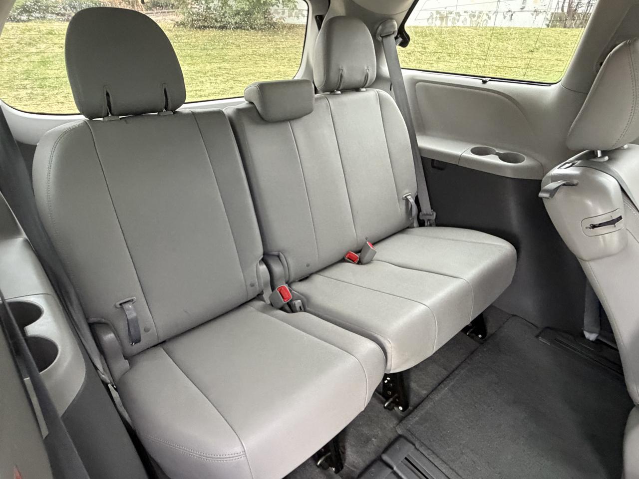 Toyota Sienna XLE FWD 8-Passenger V6 2016