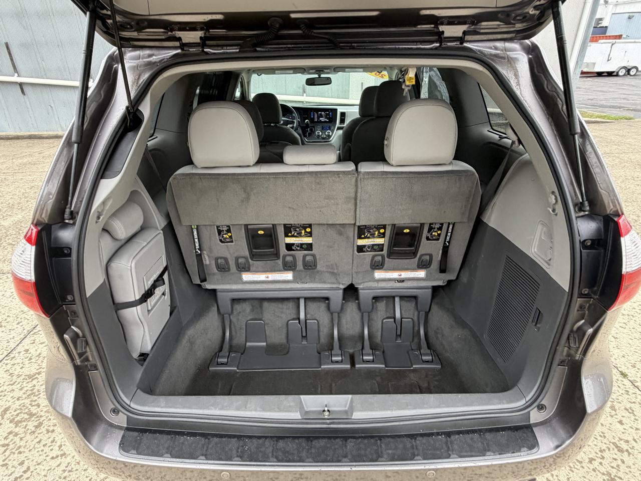 Toyota Sienna XLE FWD 8-Passenger V6 2016