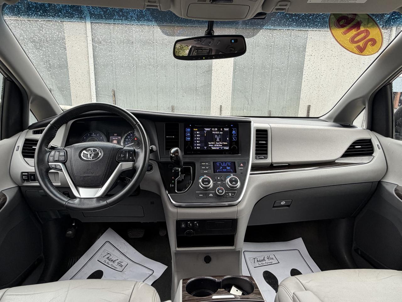 Toyota Sienna XLE FWD 8-Passenger V6 2016