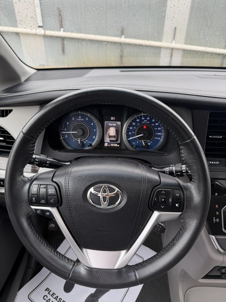 Toyota Sienna XLE FWD 8-Passenger V6 2016