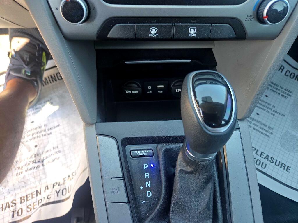 2017 Hyundai Elantra SE photo 9