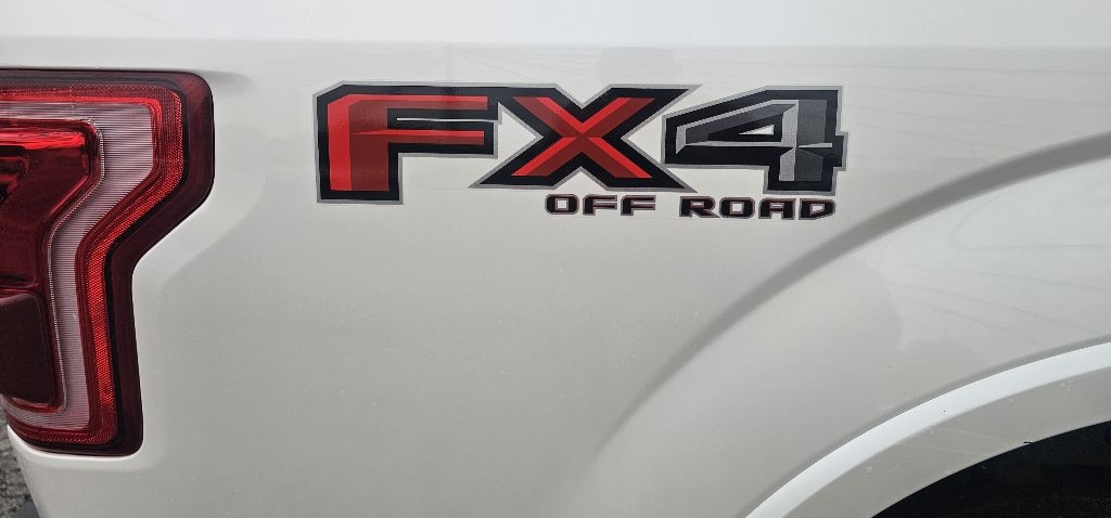 Ford F-150 Platinum 4WD SuperCrew 5.5' Box 2017 Ford F-150 Platinum 4WD SuperCrew 5.5' Box 2017