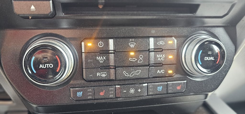 Ford F-150 Platinum 4WD SuperCrew 5.5' Box 2017 Ford F-150 Platinum 4WD SuperCrew 5.5' Box 2017