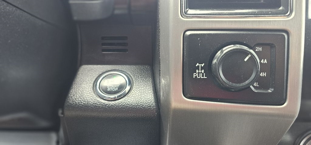 Ford F-150 Platinum 4WD SuperCrew 5.5' Box 2017 Ford F-150 Platinum 4WD SuperCrew 5.5' Box 2017