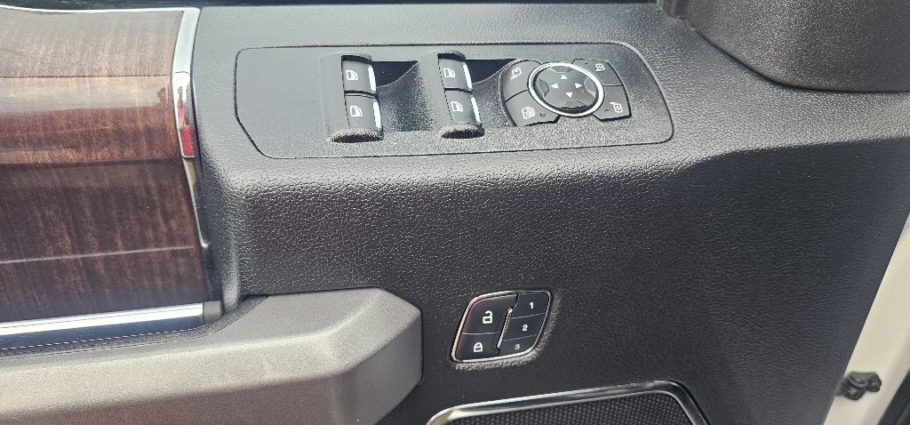 Ford F-150 Platinum 4WD SuperCrew 5.5' Box 2017