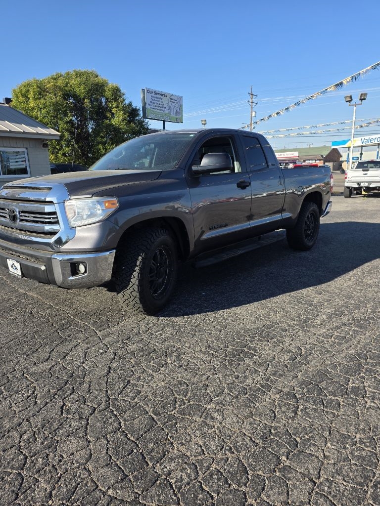 2016 Toyota Tundra Double Cab SR photo 4